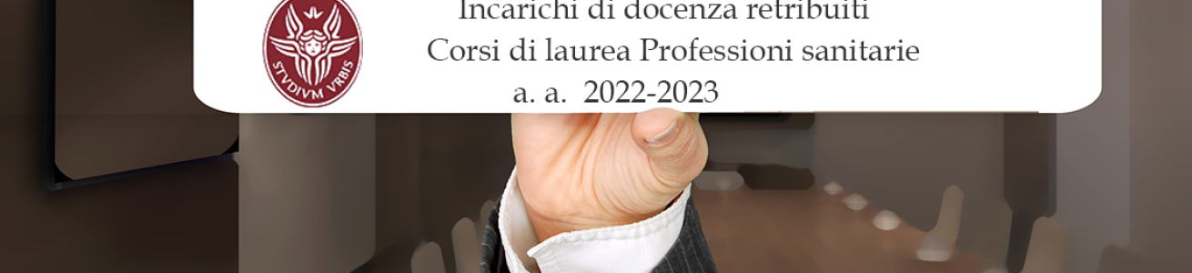 Una mano mostra un biglietto con un testo: "Incarichi di docenza retribuiti corsi di laurea professioni sanitarie"