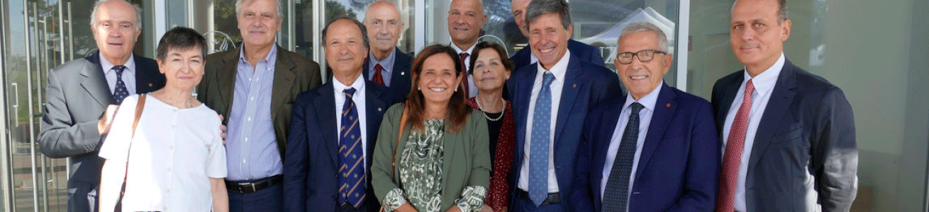 Foto di gruppo con la Rettrice di Sapienza